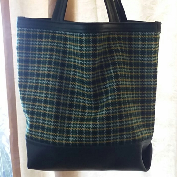 Handbags - Shopping Tote.